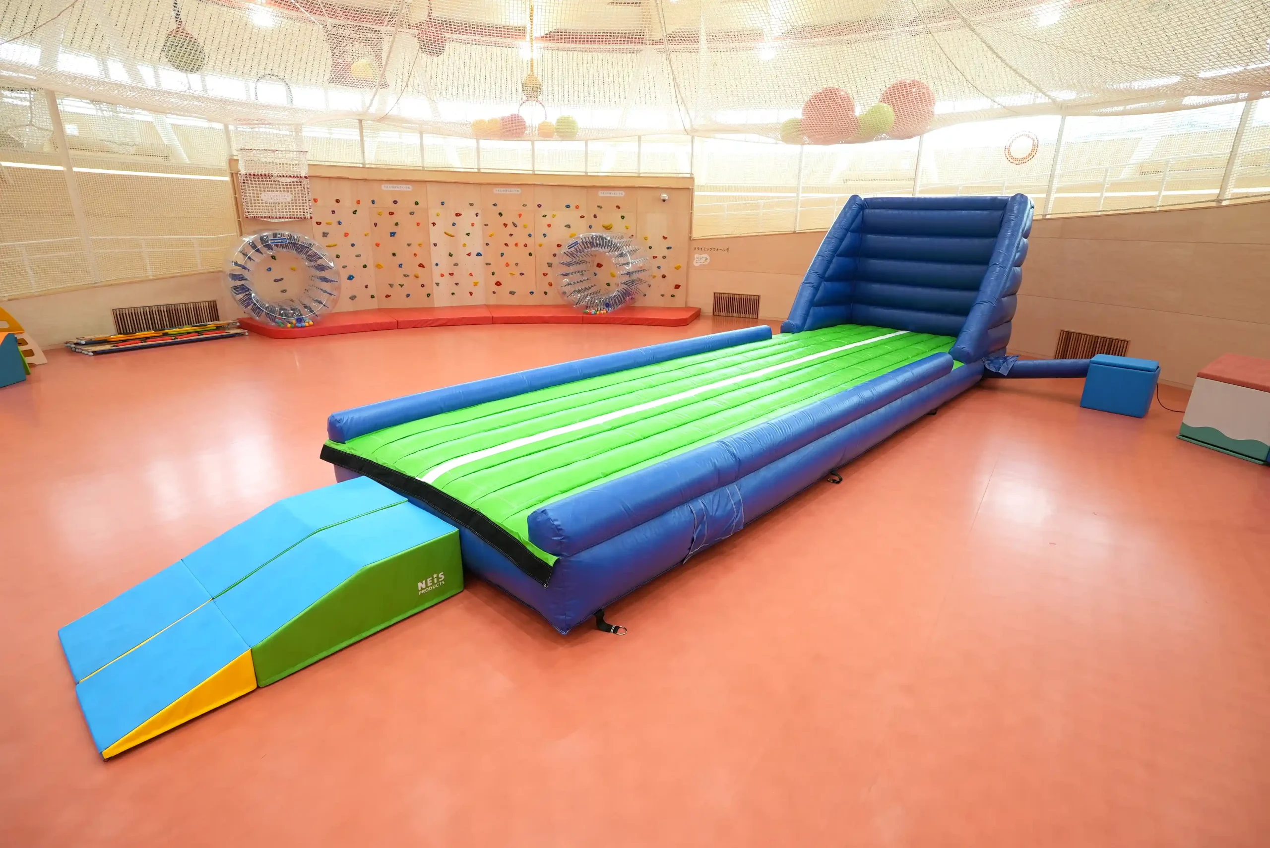 エアトランポリン